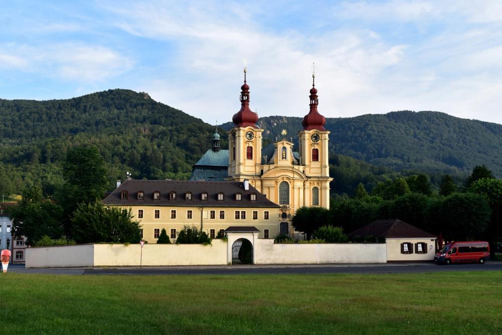 Restaurace U Mateje B&B Nove Mesto pod Smrkem Bagian luar foto
